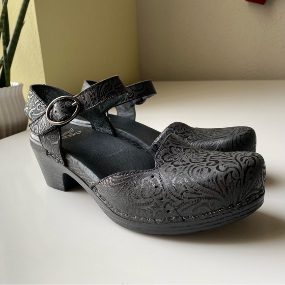 Dansko Womens Sam Black Floral Embossed tooled Leather Ankle Strap Size 37